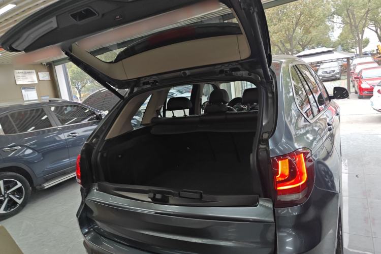 Used BMW X5 2018 xDrive35i Elegant Edition Trunk