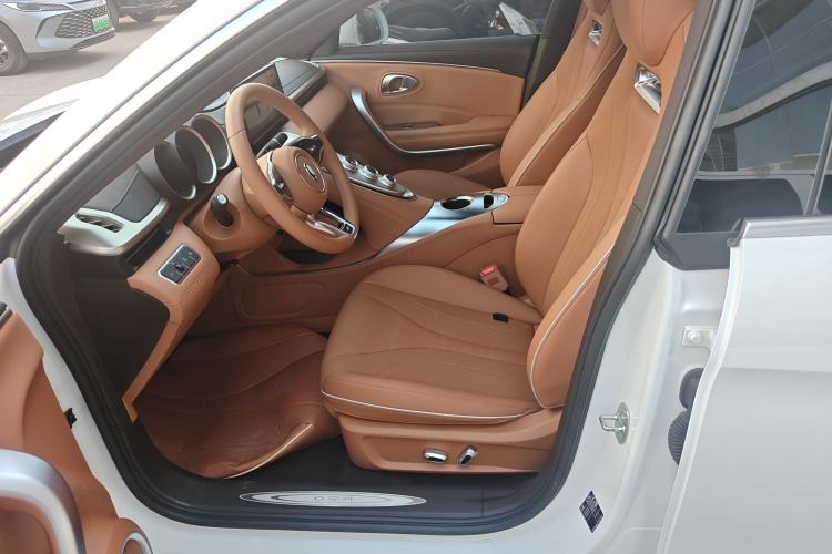 Used ORA Lightning Cat 2022 555 km Luxury Edition Left Front Seat