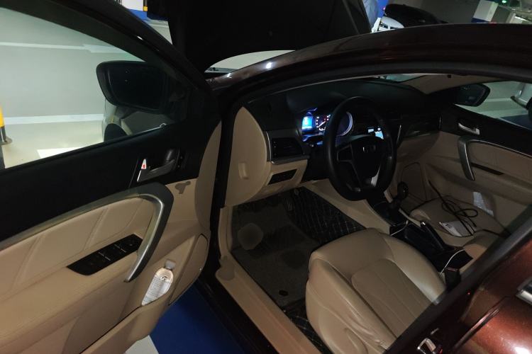 Used Geely Auto Emgrand 2017 Sedan Million Edition 1.5L Manual Luxury Model Driver Seat