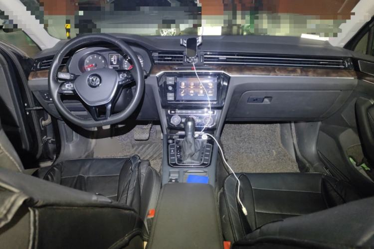 Used Volkswagen Magotan 2019 330TSI DSG Luxury Model China V Standard Center Console