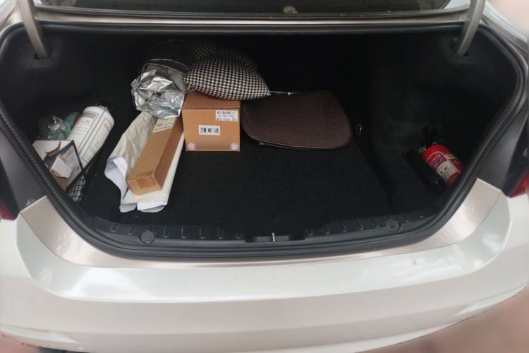 Used BMW 5 Series 2014 525Li Leading Model
