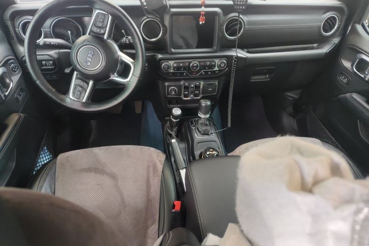 Used Jeep Wrangler New Energy 2021 Four-Door 2.0T 4xe Sahara Center Console