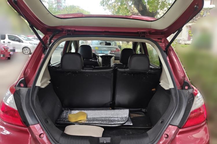 Used Venucia R50 2013 1.6L Automatic Fashion Edition Trunk