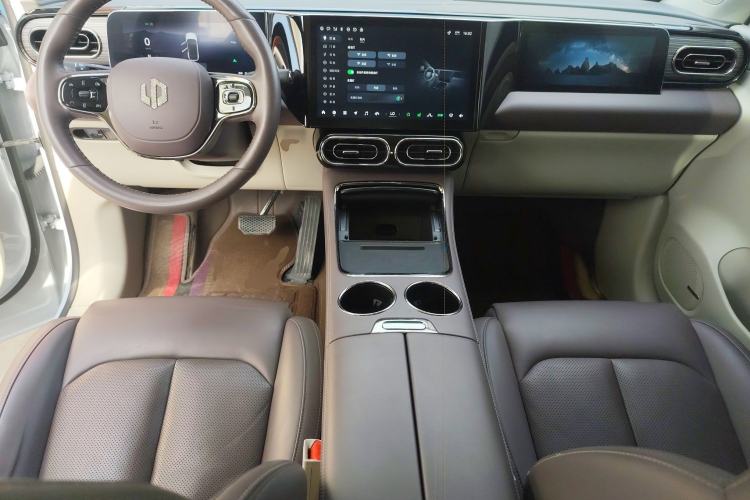 Used Leapmotor C11 2023 Pure Electric 500 Smart Edition Center Console