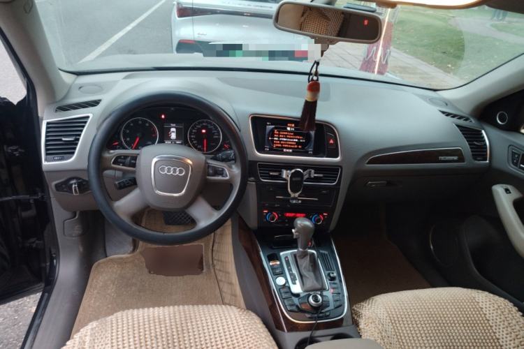 Used Audi Q5 2012 2.0TFSI Comfort Version Center Console