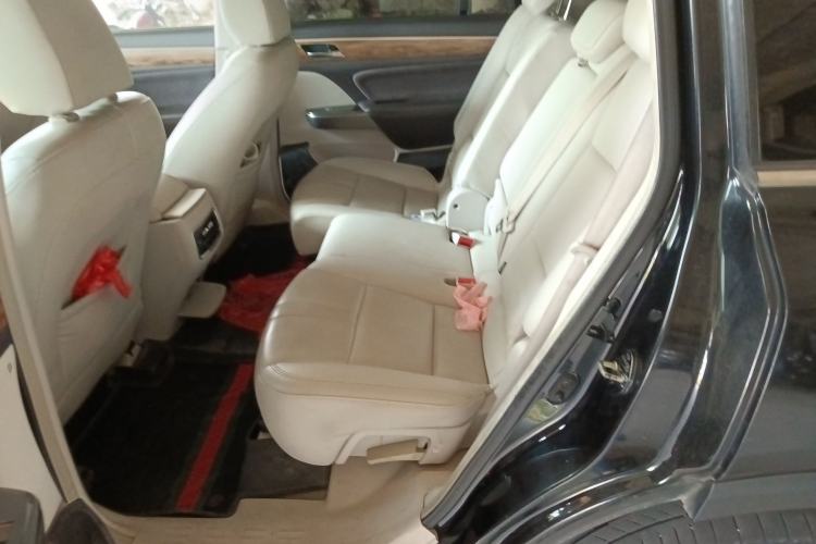 Used GAC Trumpchi GS8 2017 320T Two-Wheel Drive Luxury Smart Connectivity Version (7 Seats) Left Rear Seat