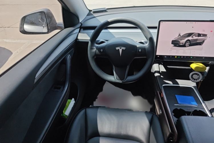 Used Tesla Model Y 2023 Long-Range All-Wheel-Drive Version
