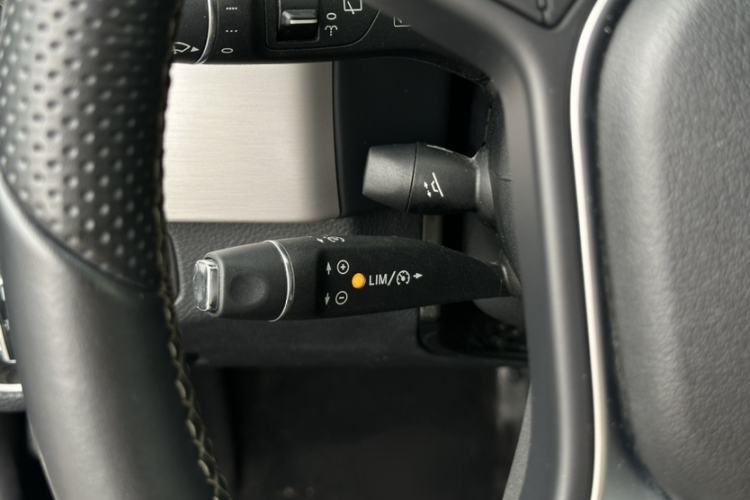 Used Mercedes-Benz GLK-Class 2013 Facelift GLK 300 4MATIC Fashion Edition Interior 4