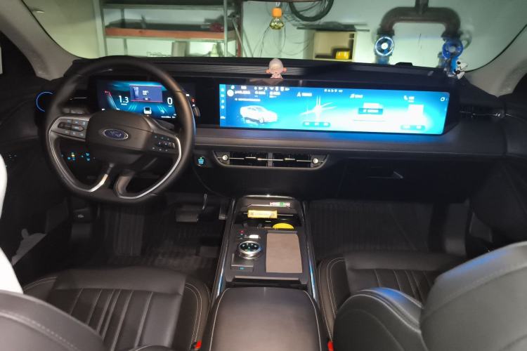 Used Ford Mondeo 2025 2.0T EcoBoost Luxury Version Center Console