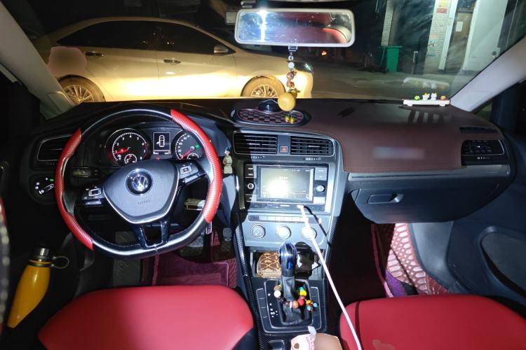 Used Volkswagen Golf 2018 1.6L Automatic Comfort Model Center Console