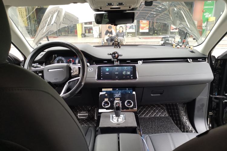 Used Land Rover Range Evoque 2023 Aurora L 249 PS Collins Antique Bronze Special Edition Center Console