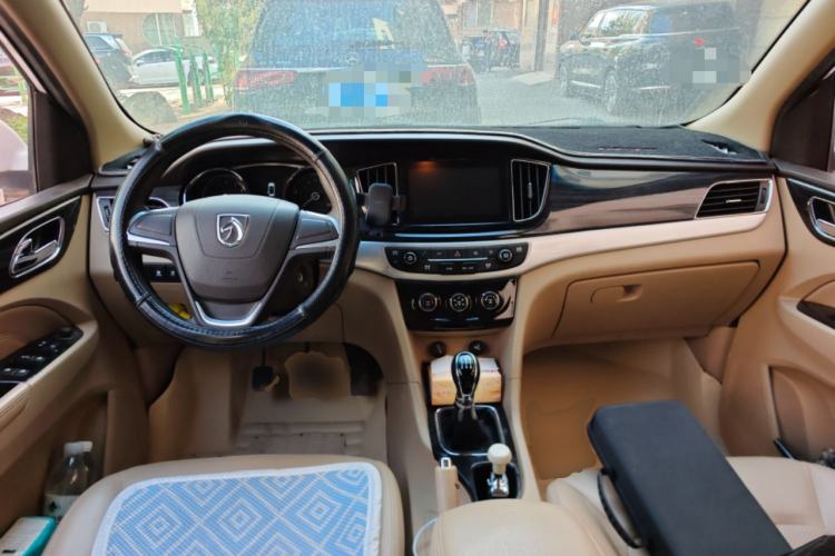 Used Baojun 730 2016 1.5L Manual Comfort Version 7 Seats China V Emission Standard Center Console