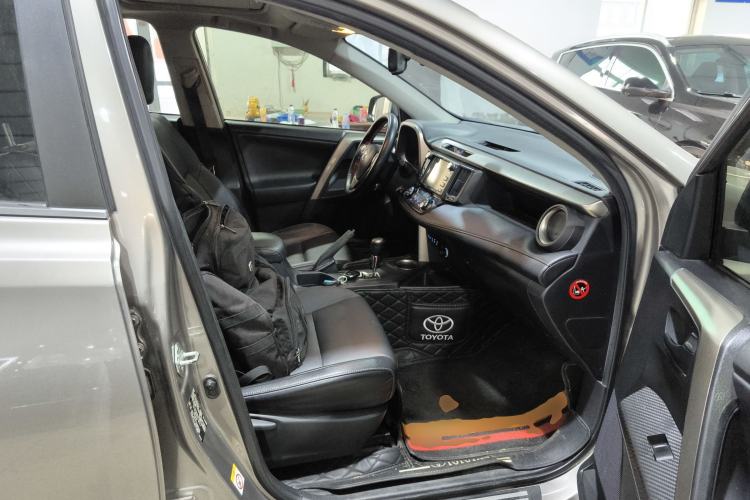 Used Toyota RAV4 2015 2.5L Automatic 4x4 Elite Edition
