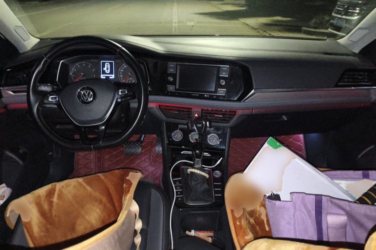 Used Volkswagen Sagitar 2019 200TSI DSG Comfort Version China VI Standard Center Console