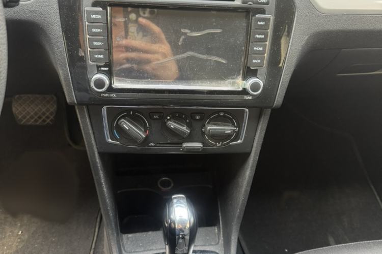 Used Volkswagen Jetta 2015 1.6L Automatic Comfort Model Gear Lever