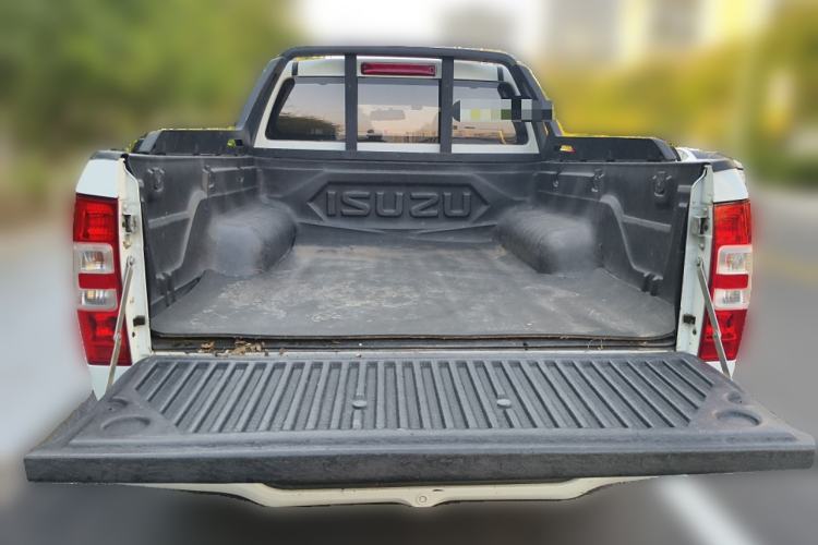 Used Isuzu JLM 2020 2.5T Two-Wheel Drive Diesel Leading-Edge Version JE4D25Q6A Meeting China VI Emission Standards