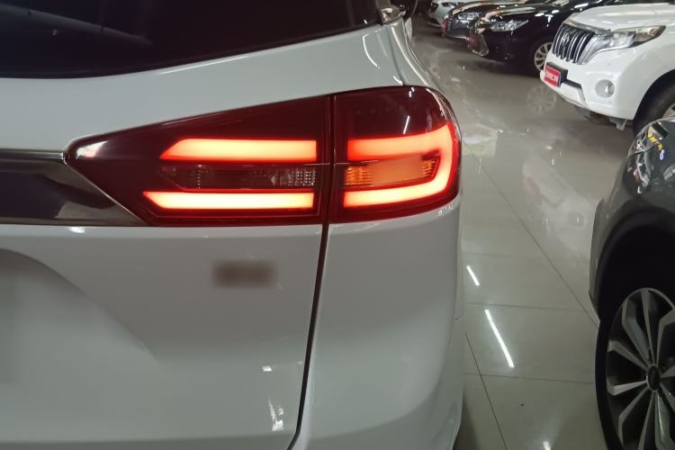 Used Geely Auto Emgrand X7 Sport 2018 1.8TD Automatic Two-Wheel Drive Smart Connect 4G Internet Edition
