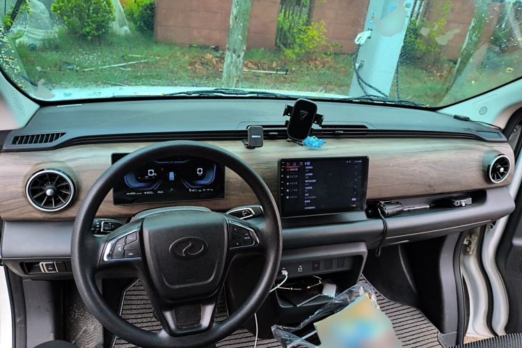 Used Ruichi EC75 2025 Ultra-Charging Version Pioneer II Type 50.1 kWh Center Console