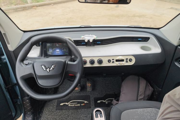 Used Wuling Hongguang MINIEV 2020 Freedom Version Lithium Iron Phosphate Center Console