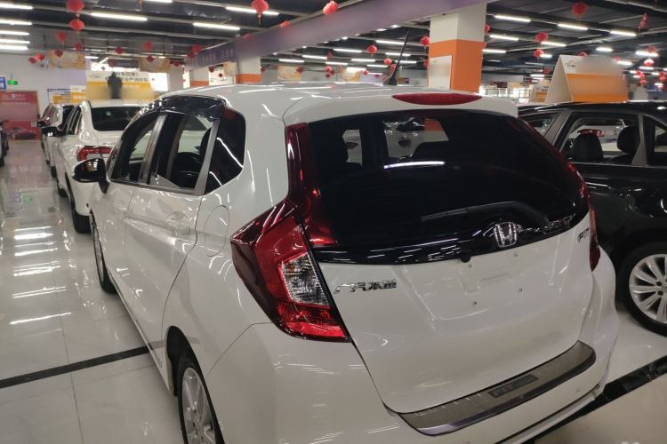 Used Honda Fit 2018 1.5L CVT Comfort Sunroof Version Exterior 2