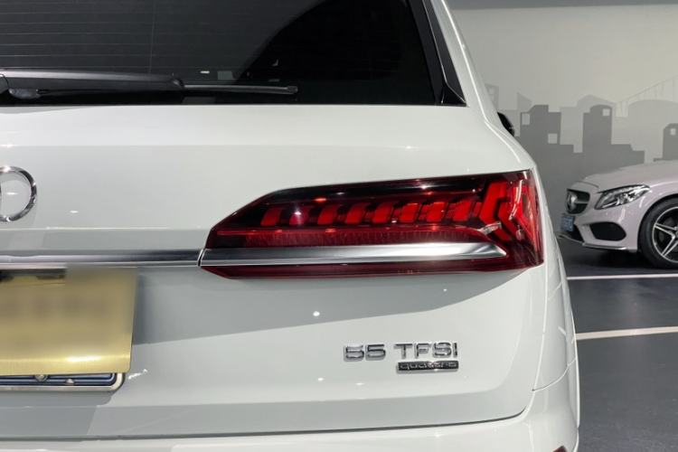 Used Audi Q7 2021 55 TFSI quattro S line Sport model
