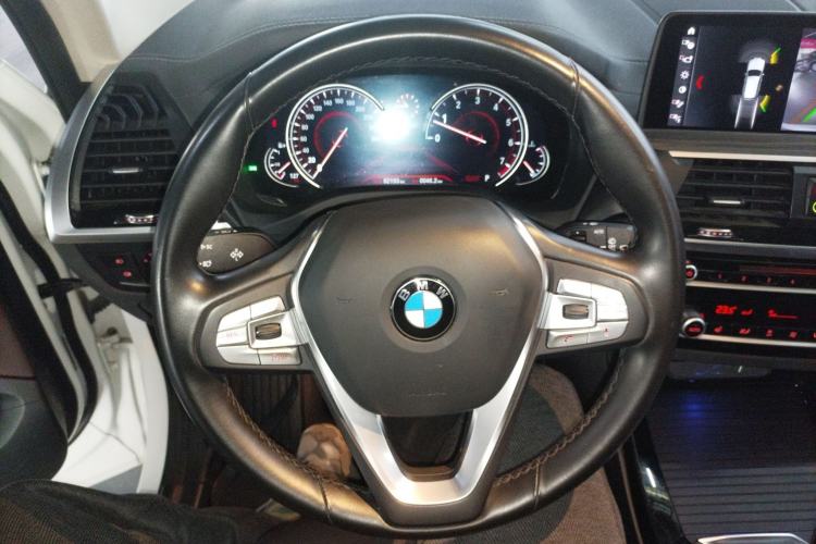 Used BMW X3 2018 xDrive28i Luxury Package China VI Emission Standard Steering Wheel