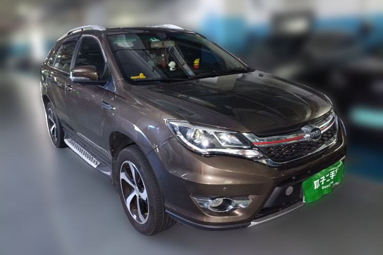 Used BYD S7 2017 2.0T Automatic Luxury Model Front Right 45 Deg