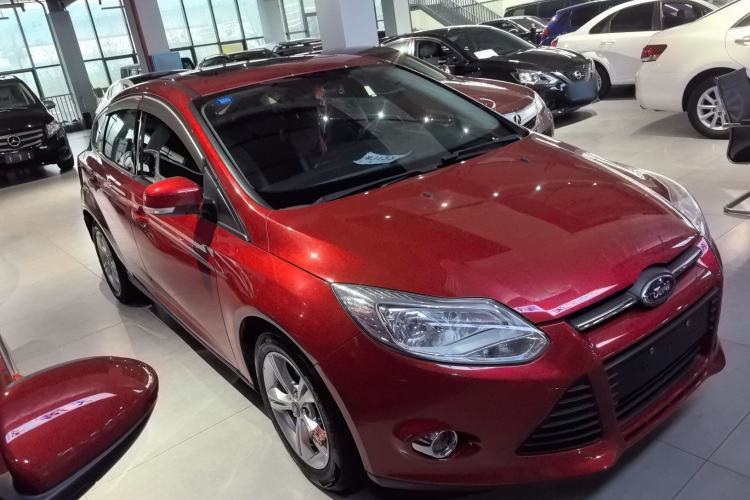 Used Ford Focus 2012 Hatchback 1.6L Automatic Fashion Edition Front Right 45 Deg