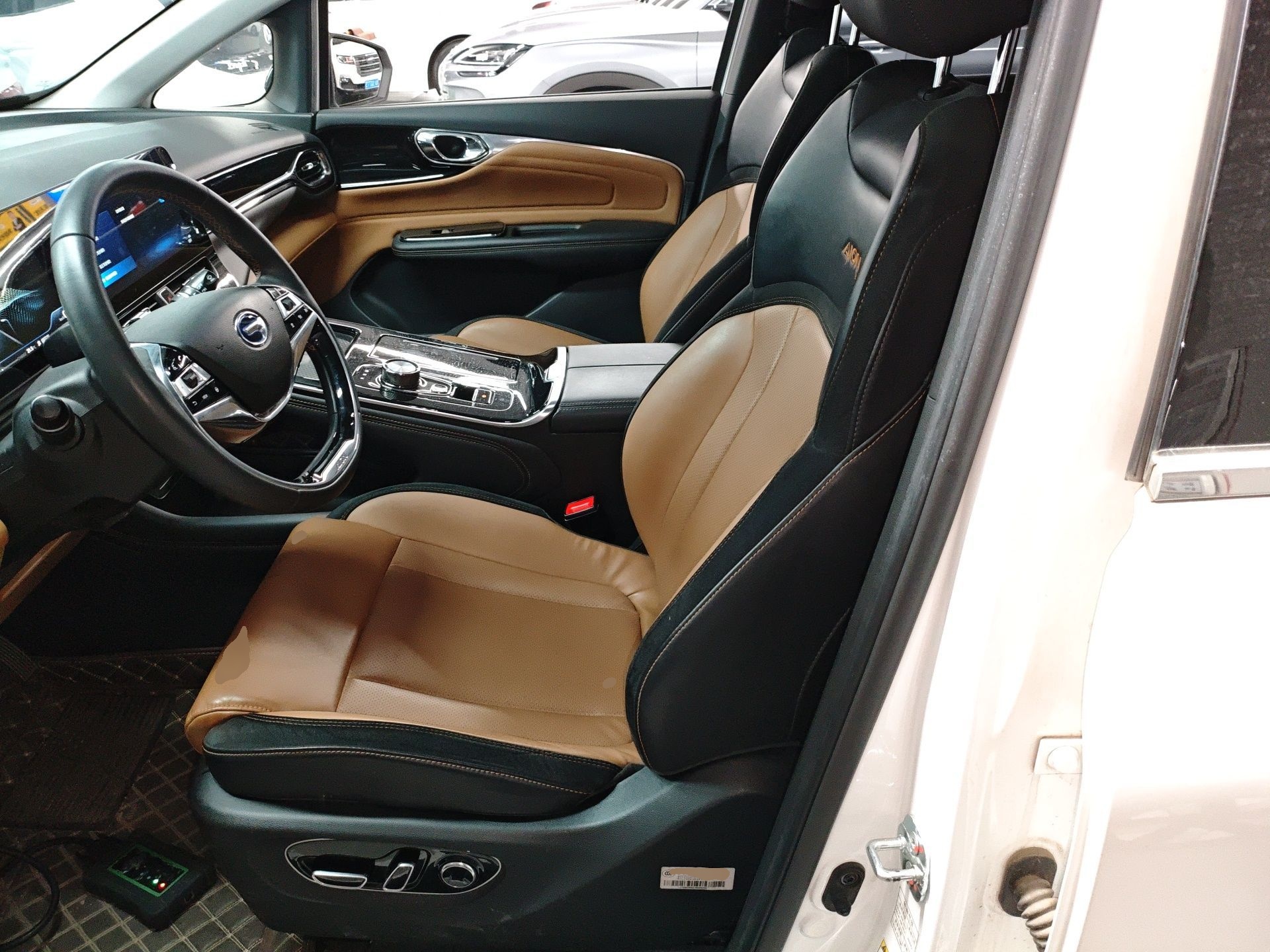 Переднее сиденье в автомобиле