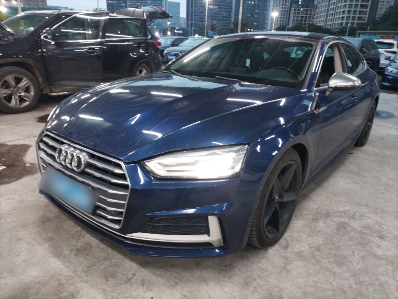 Под передней частью автомобиля