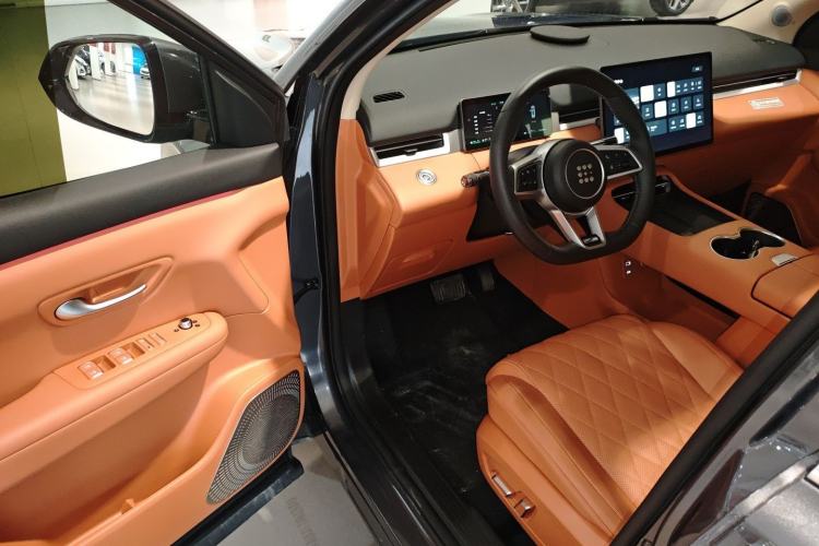 Used Landian E5 PLUS 2025 165 km Long-Range Version PLUS 7-Seater
