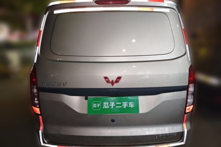 Used Wuling Hongguang V 2022 1.5L Jingqu Edition Enclosed-Window Vehicle with Hydraulic Power Steering LAR