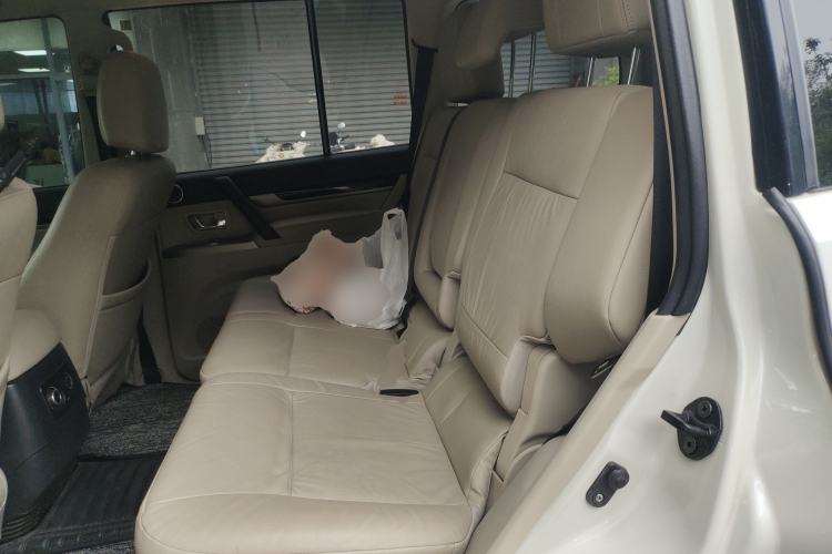 Used Mitsubishi Pajero  Left Rear Seat