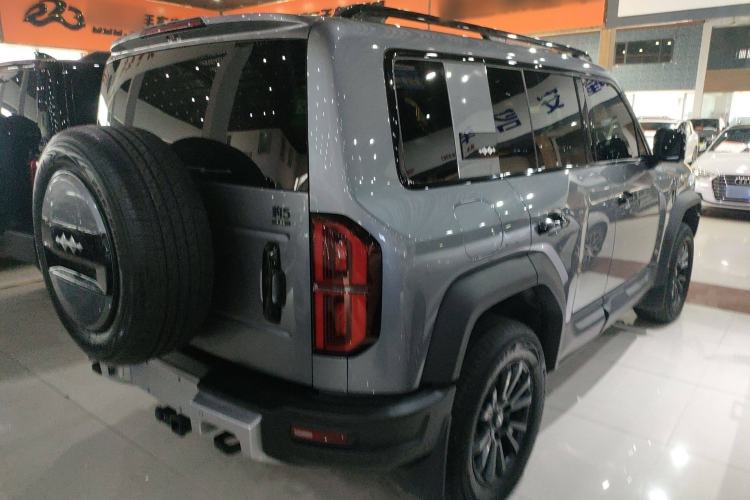 Used Formula Leopard Leopard 5 2023 Navigator Edition