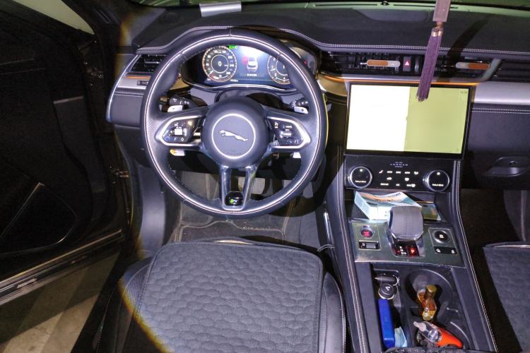 Used Jaguar F-PACE 2021 250 PS R-Dynamic SE
