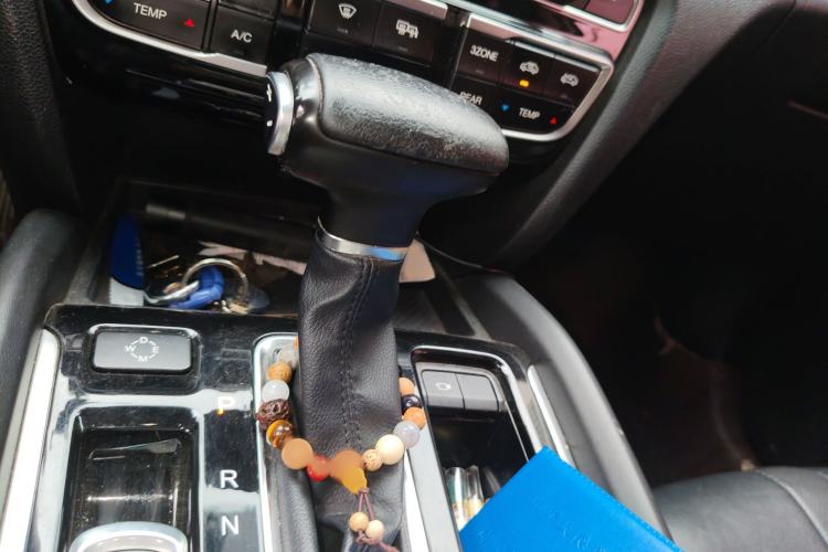 Used GAC Trumpchi GS8 2017 320T Two-Wheel Drive Luxury Smart Connectivity Version (7 Seats) Gear Lever