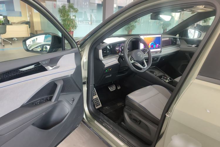 Used Volkswagen Tayron 2025 Tiguan L 380TSI 4Motion Luxury
