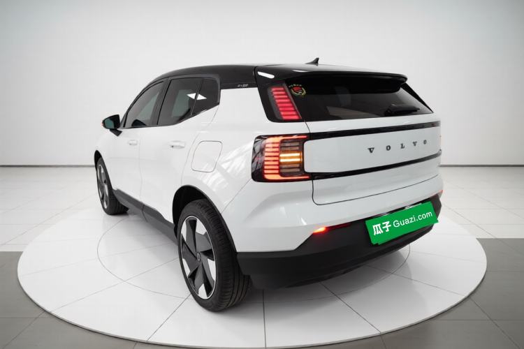 Used Volvo EX30 2025 Rear-Drive Long-Range Plus Model
