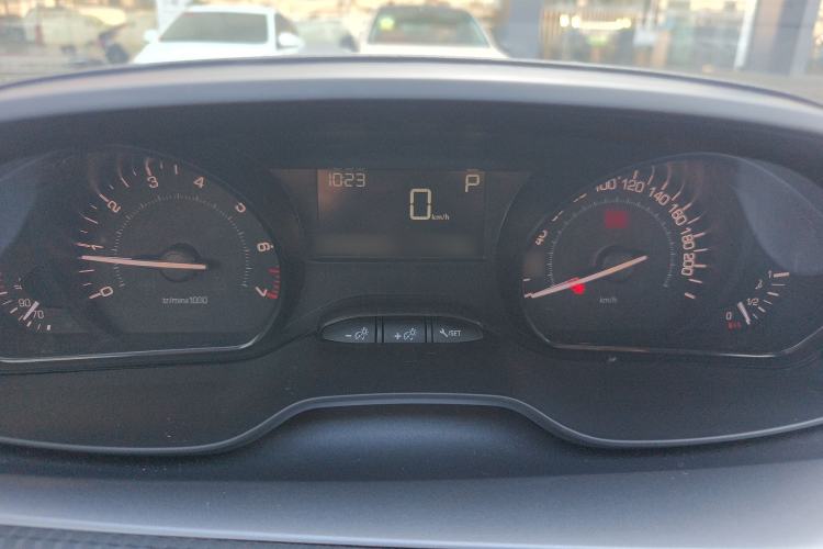 Used Peugeot 2008 2015 1.6L Automatic Playcool Edition