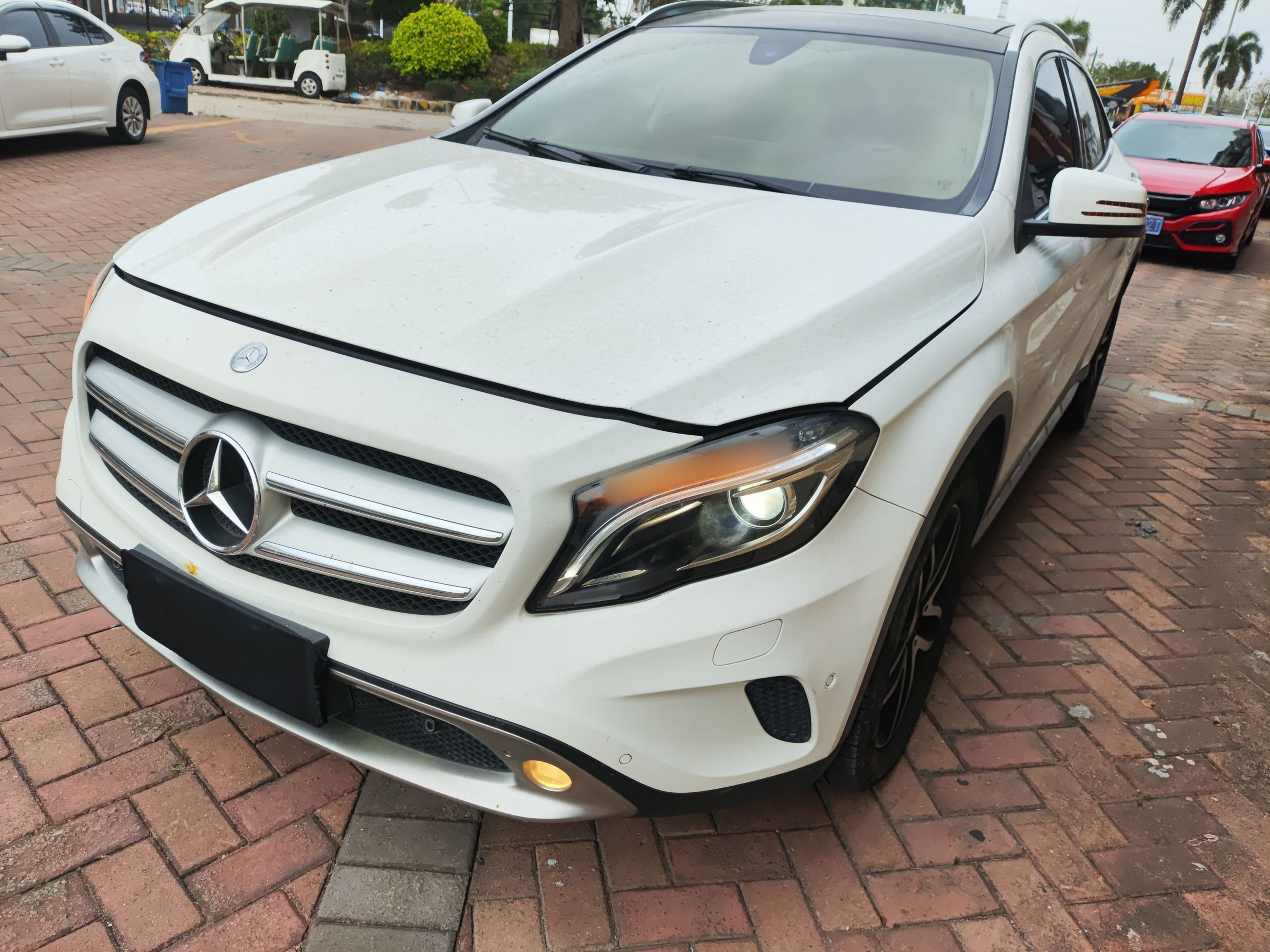 تحت مقدمة السيارة