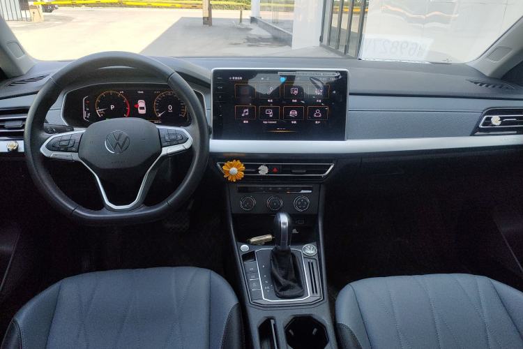 Used Volkswagen Lavida 2023 Revised Version 1.5L Automatic 5 Millionth Edition Center Console