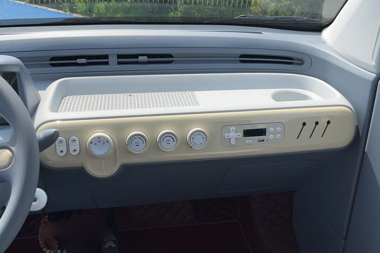 Used Bestune Pony 2024 170km Range Energizing Horse Audio And AC Panel