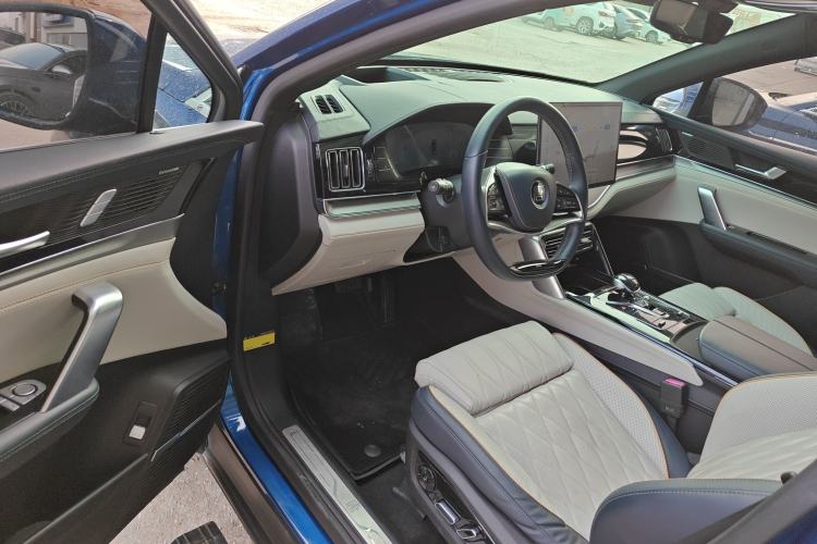 Used BYD Tang New Energy 2022 EV 635 km All-Wheel-Drive Flagship Model
