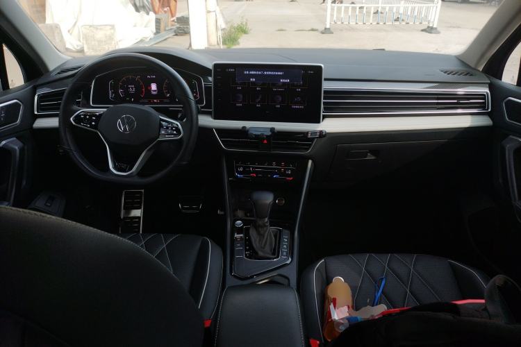 Used Volkswagen Tiguan L 2022 330TSI Automatic Two-Wheel Drive R-Line Enhanced Edition Center Console