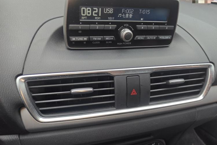 Used Mazda 3 Axela 2014 Sedan 1.5L Manual Comfort Model
