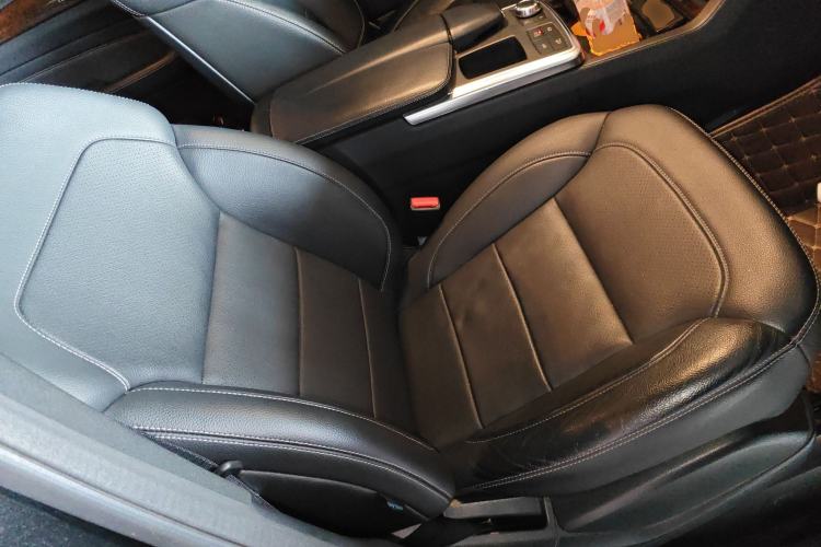 Used Mercedes-Benz M-Class 2015 ML 400 4MATIC Dynamic Model Right Front Seat