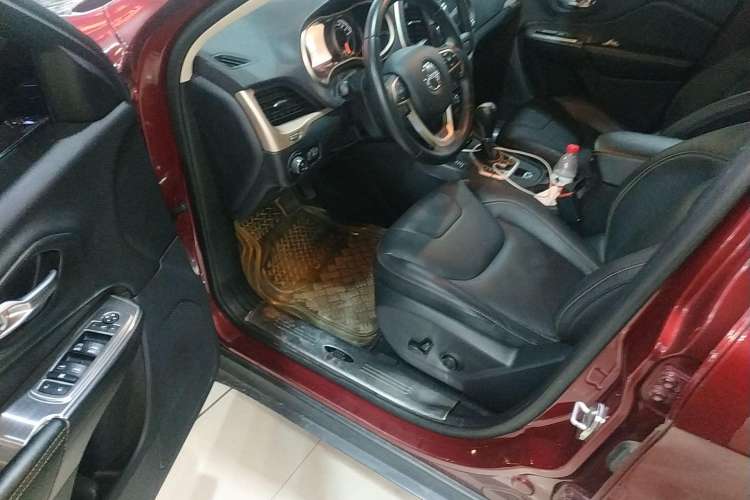 Used Jeep Cherokee 2016 2.4L Professional Smart Version