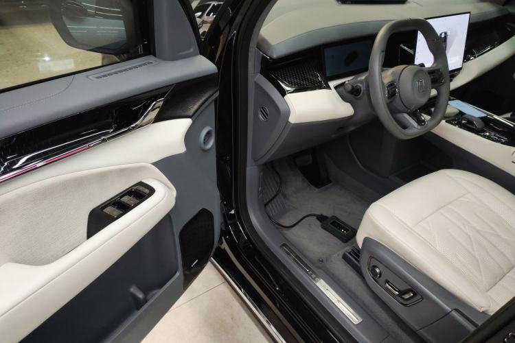 Used Zeekr 009 2024 Six-Seat Executive Version 4WD 108 kWh
