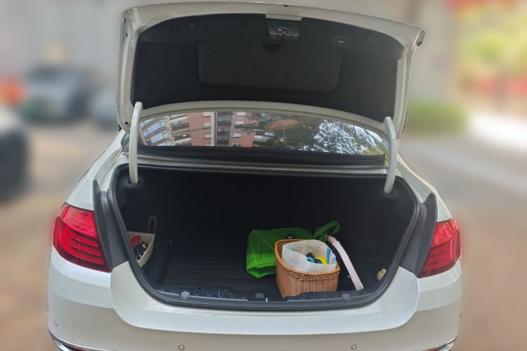 Used BMW 5 Series 2017 528Li Leading Model