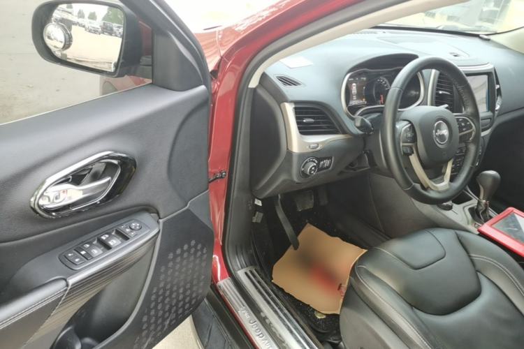 Used Jeep Cherokee 2016 2.4L Professional Smart Version Driver Seat